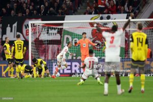 Xavi Simons mở điểm cho Leipzig