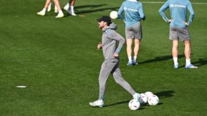 HLV Simeone muốn Atletico đá đôi công với Barcelona