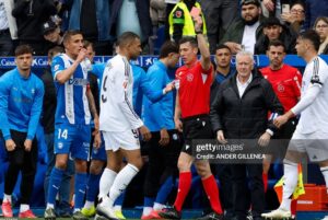 Mbappe nhận thẻ đỏ