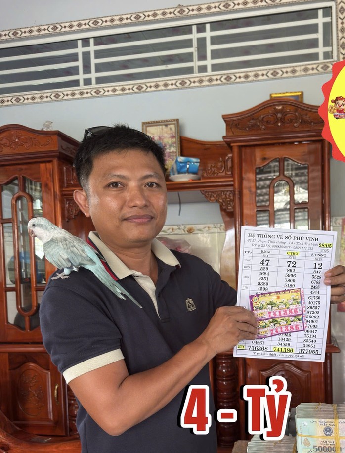 Ông Huỳnh Phong Phú chia sẻ việc đem 3,6 tỉ đồng tiền mặt từ Trà Vinh sang Cần Thơ đổi cho khách