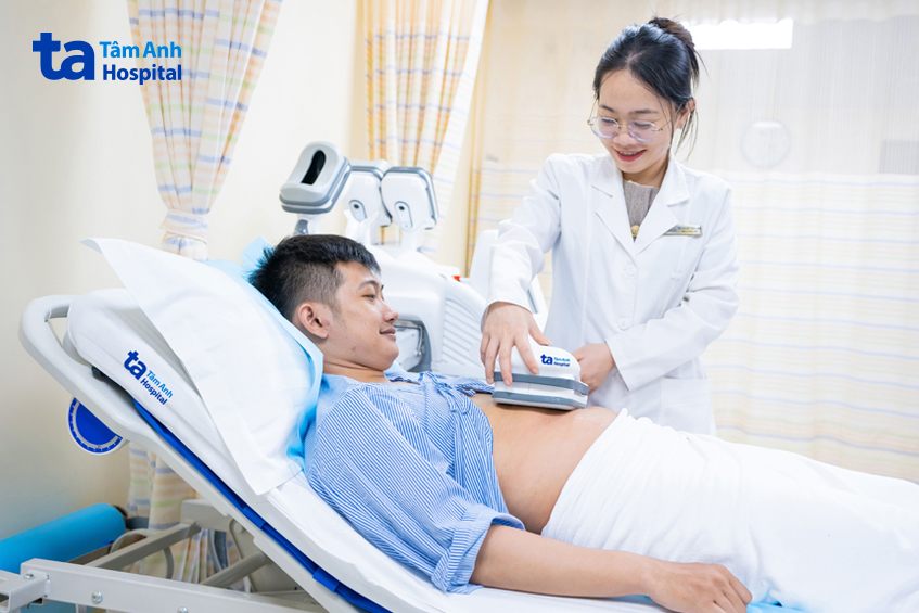 Nhiều khách hàng đến Trung tâm Giảm cân Bệnh viện Đa khoa Tâm Anh đăng ký giảm mỡ bụng, bắp tay, đùi, lưng, nọng cằm… bằng công nghệ cao đông hủy mỡ ở nhiệt lạnh -5 đến -10 độ C. Đây là phương pháp giảm mỡ không xâm lấn, không đau, hiệu quả nhanh.