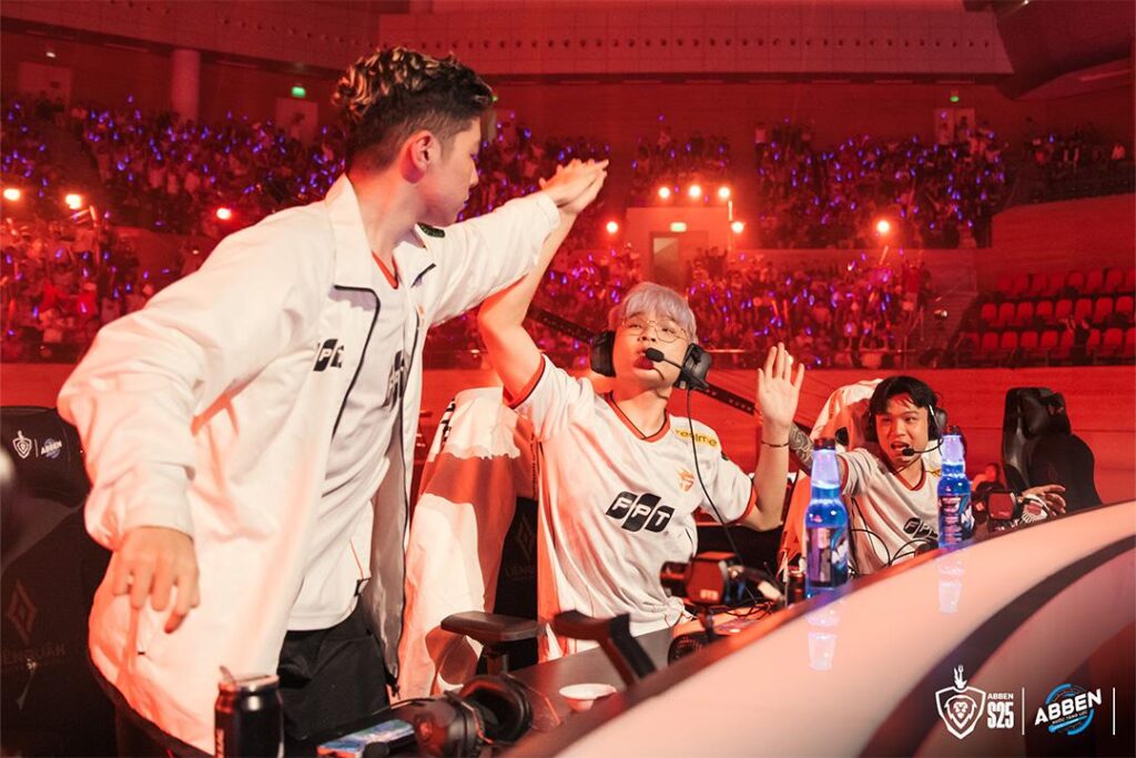 FPT x Flash thi đấu tại Chung kết tổng ĐTDV Mùa xuân 2025 (Ảnh: Garena).