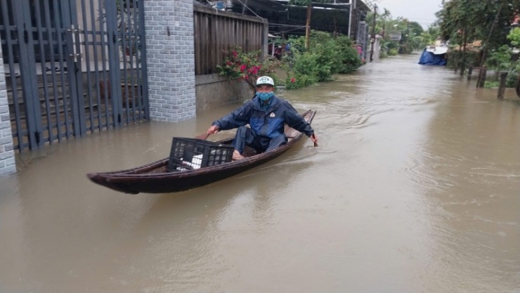Mưa lũ bất thường trong những ngày qua khiến nhiều vùng thấp trũng ở TP Huế ngập lụt nặng. 