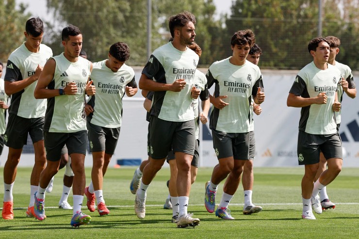 Real Madrid phải đôn khá nhiều cầu thủ trẻ lên buổi tập đầu tiên của HLV Alonso