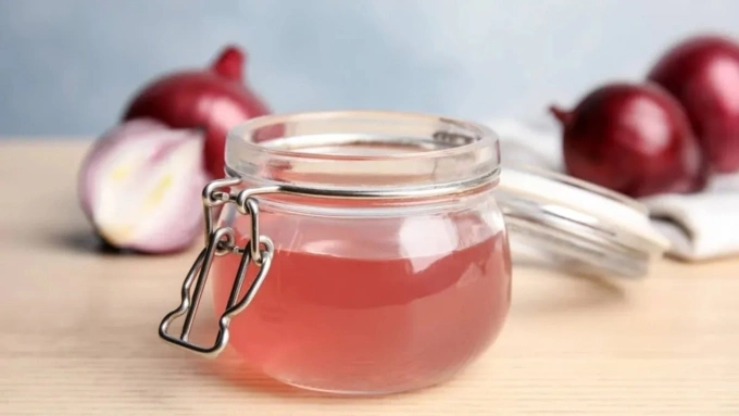 Bác sĩ người Mỹ khuyên nên kiên trì áp dụng ủ tóc với nước ép hành tây 2 lần/tuần để đạt được hiệu quả lý tưởng nhất.