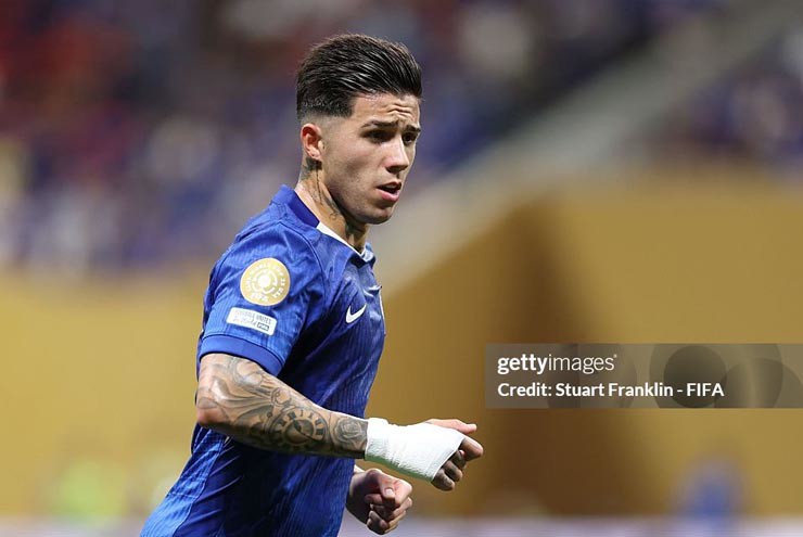 Enzo Fernandez là 1 trong những tiền vệ trung tâm lùi sâu hay nhất thế giới hiện nay