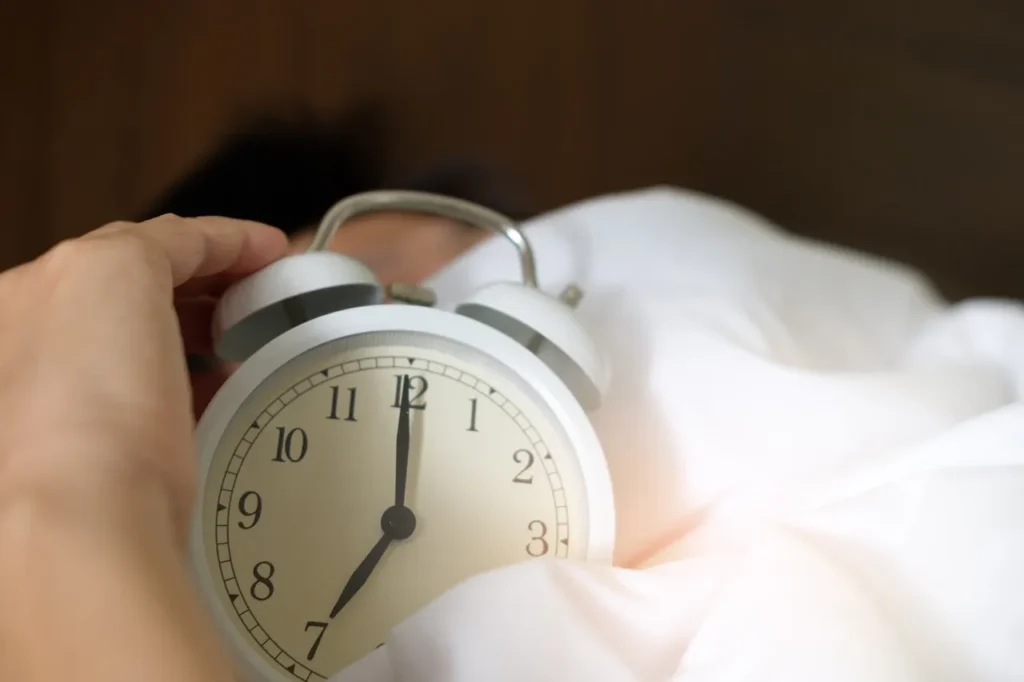 Tạo cho mình một khung giờ sinh hoạt nhất định. Ảnh: Pexels.