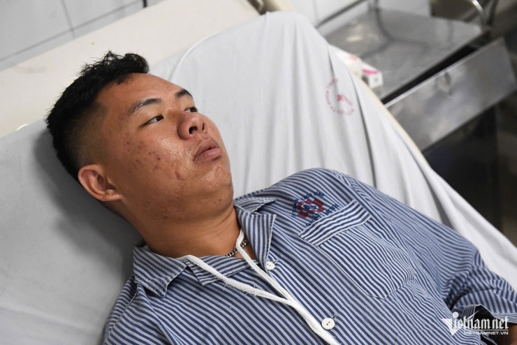 Anh Tú chưa hết bàng hoàng sau khi sự việc xảy ra. Ảnh: Thạch Thảo