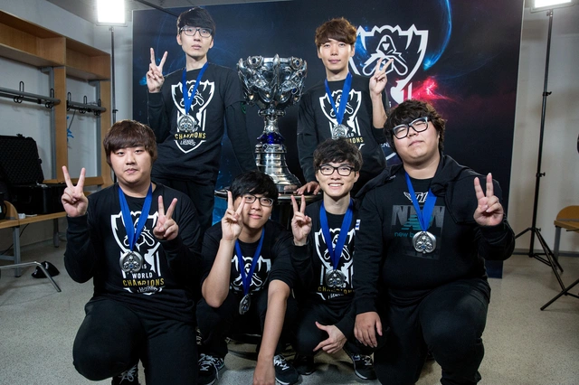 SKT T1 năm xưa thì không cần bàn cãi.