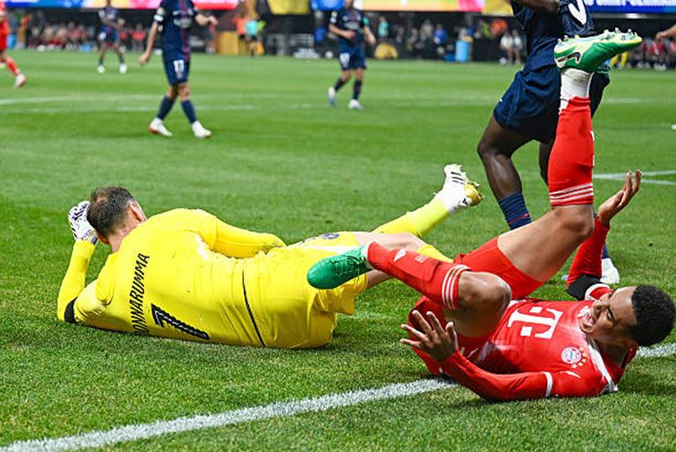 Tình huống va chạm giữa Musiala và Donnarumma