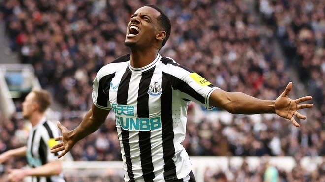 Isak đòi sang Liverpool khiến Newcastle phải đi mua tiền đạo