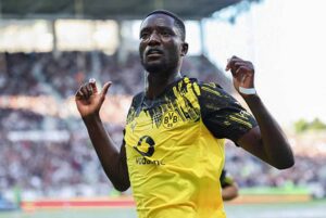 Guirassy mở điểm cho Dortmund nhưng sau đó hỏng một quả penalty